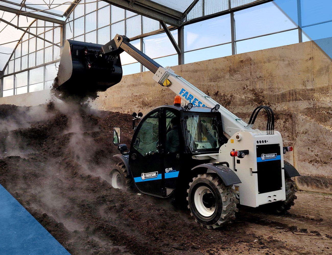 Electric Telehandler with Bucket Tipping