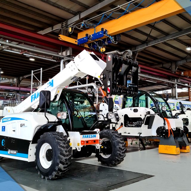 An image of an Electric Telehandler in a warehouse